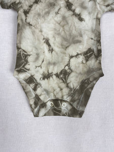 Hand dyed baby body - Khaki Tie-dye Natural 0-3 month