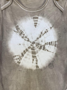 Hand dyed baby body - Grey Tie-dye Natural 9-12 month