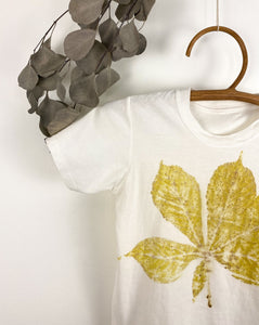 Hand dyed T-shirt - Chestnut Leaves' imprint Natural Size 110/116