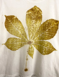 Hand dyed T-shirt - Chestnut Leaves' imprint Natural Size 134/140