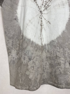 Hand dyed T-shirt - Grey Shibori Natural