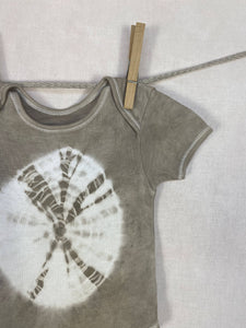 Hand dyed baby body - Grey Tie-dye Natural 6-9 month