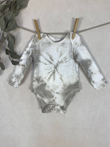 Hand dyed baby body - Grey Tie-dye Natural 6-9 month