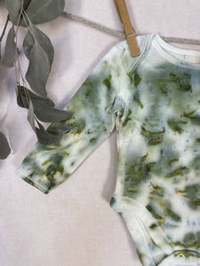 Hand dyed baby body - Dahlias petals' imprint Natural Green 0-3 month